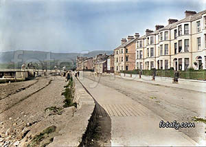 An old image that has been restotred, colourised and HD enhanced of the terraces, promenade and swimming baths at Warrenpoint.